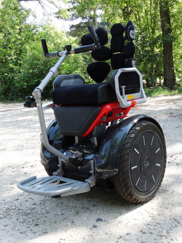 Geven Extractie Immoraliteit Elektrische rolstoel met balanstechniek voor meer vrijheid - 2KERR